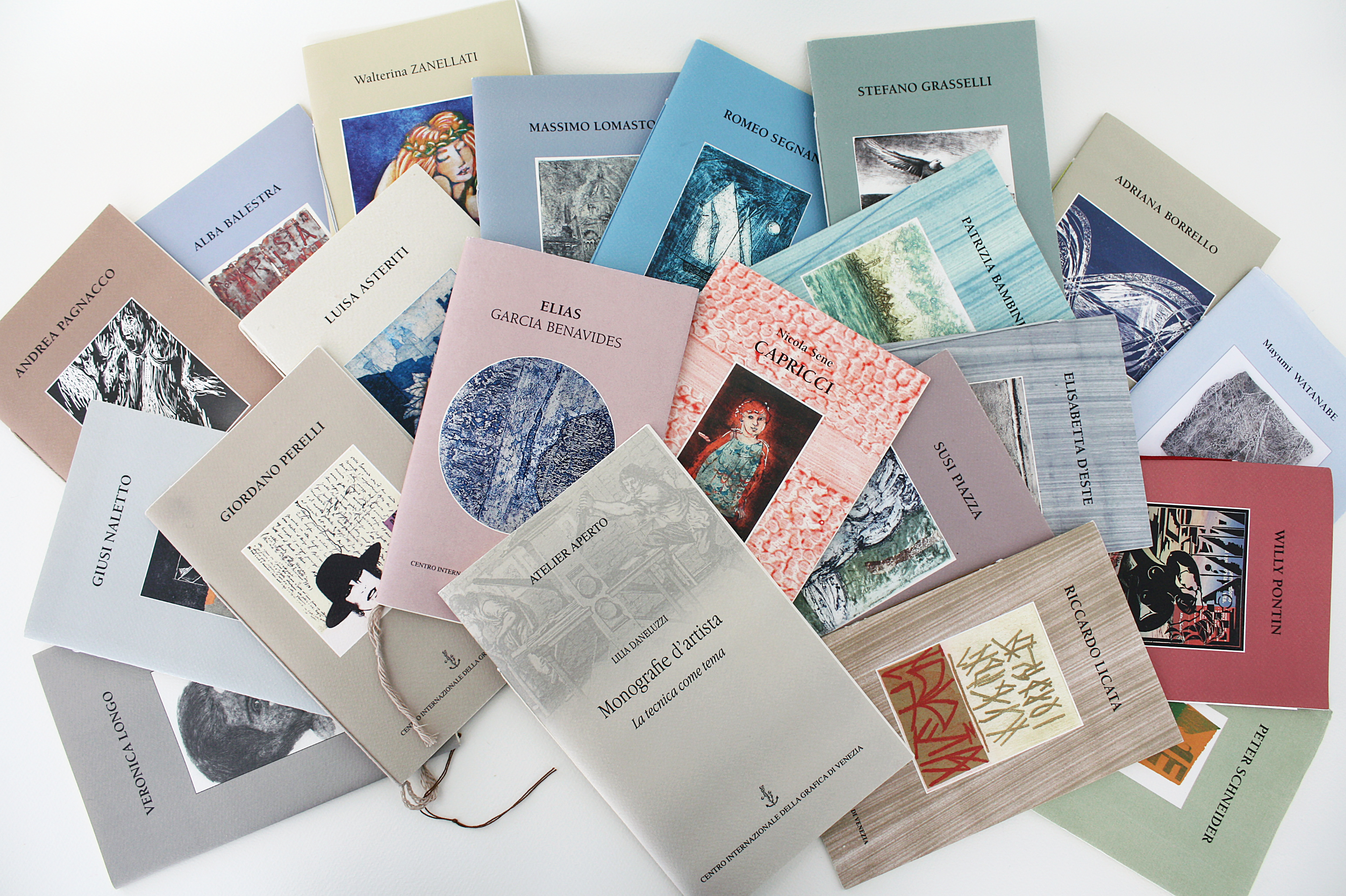 Le 21 Monografie d'artista e il catalogo edita dal Centro della Grafica di Venezia