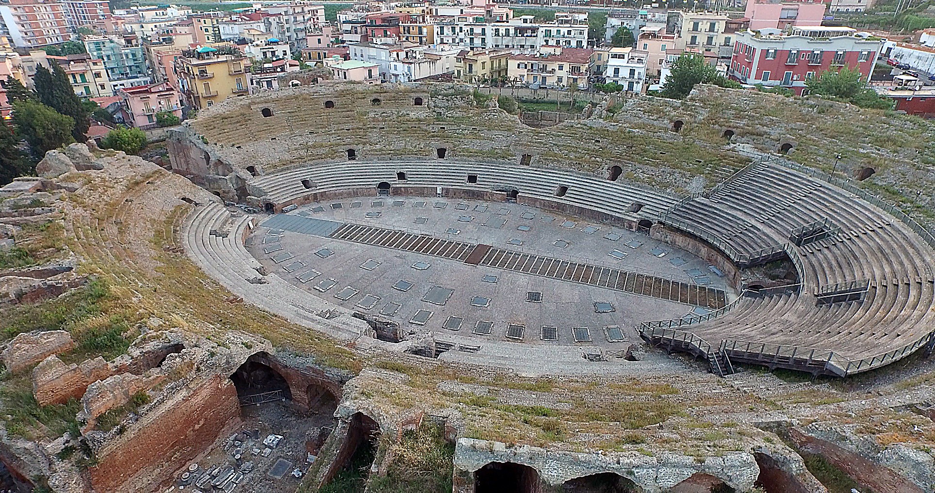 Michele Albano, Anfiteatro Flavio e Tempio di Serapide (part. in alto), 2015, fotografie scattate con il drone